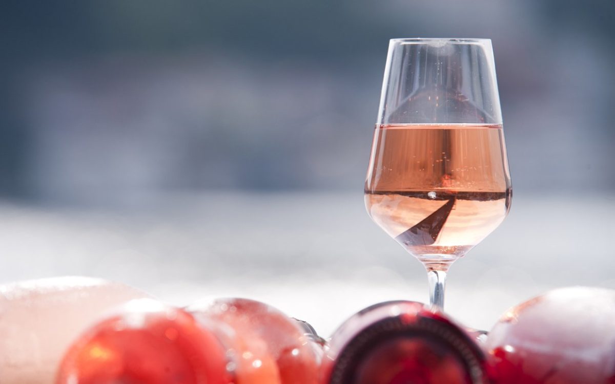 Фото З чим пити рожеве вино